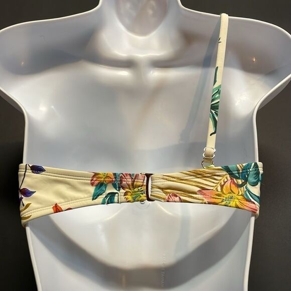 Shade & Shore woman’s tropical print bikini top. Size S - Picture 2 of 5
